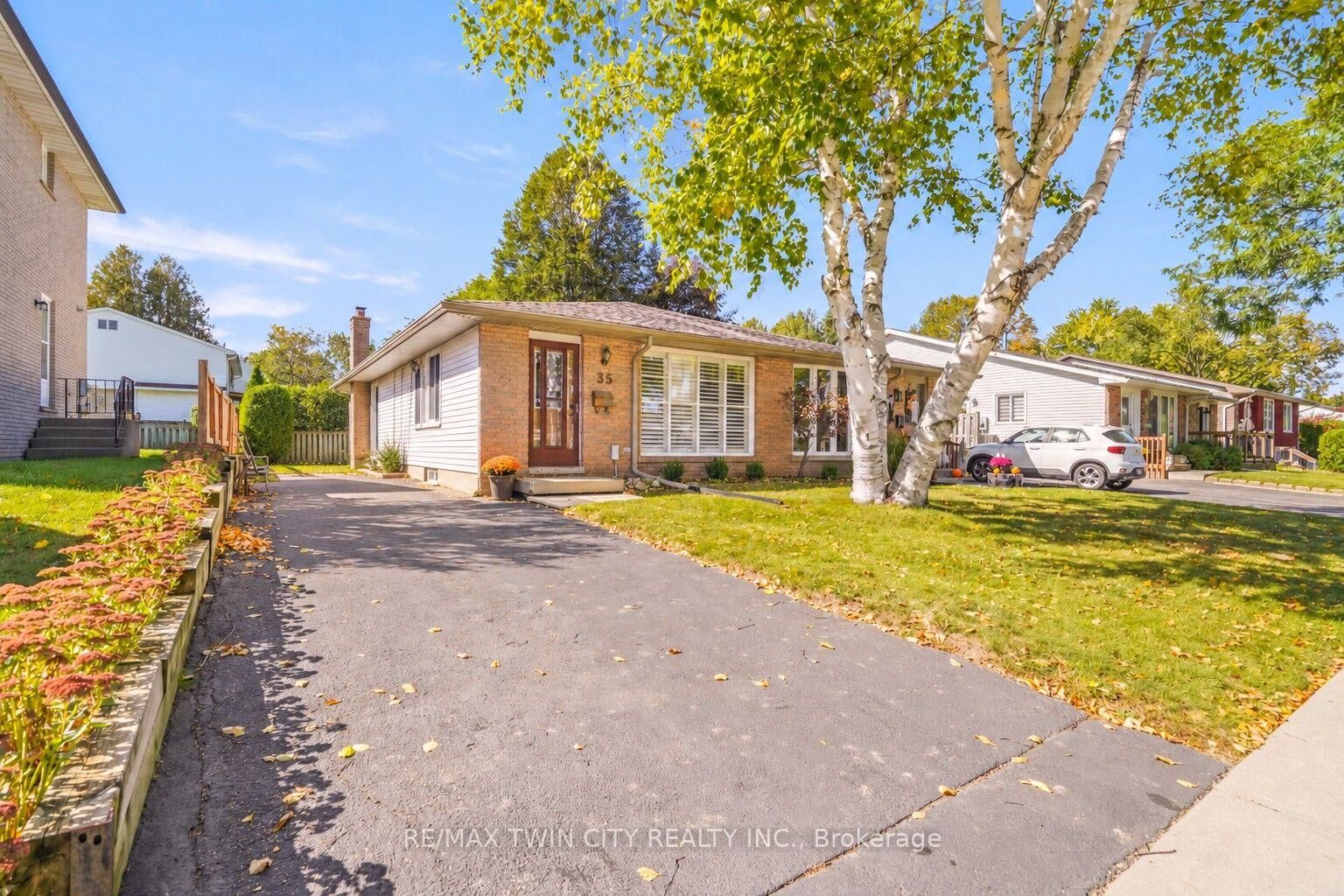 Property Photo:  35 Ivanhoe Road  ON N3R 6V1 