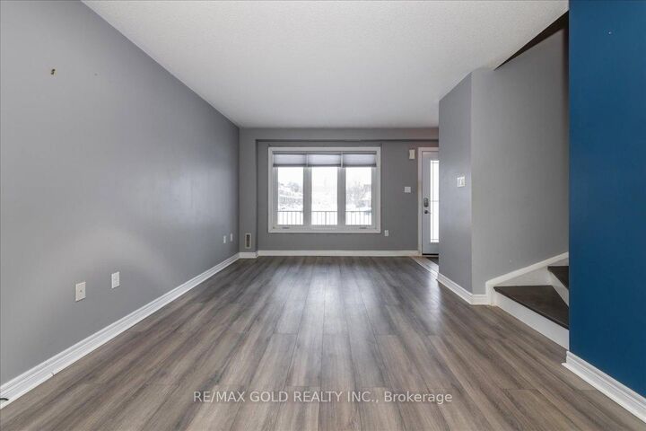 Property Photo: 117 Bentley Crescent ON L4N 0Z1