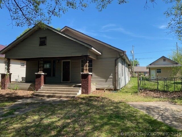 Property Photo: 208 N P Street OK 74403