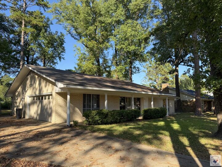 Property Photo:  105 Woodbriar Way  TX 75501 