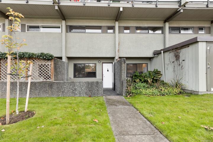 Property Photo:  477 Lampson St #7  BC V9A 5Z4 