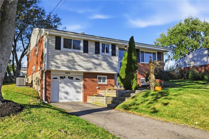 Property Photo:  4052 Crestwood Drive  PA 15044 