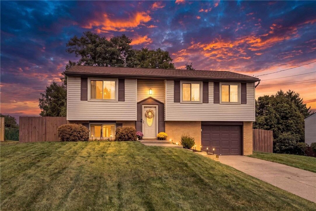 Property Photo:  206 Win Ridge Dr  PA 15108 