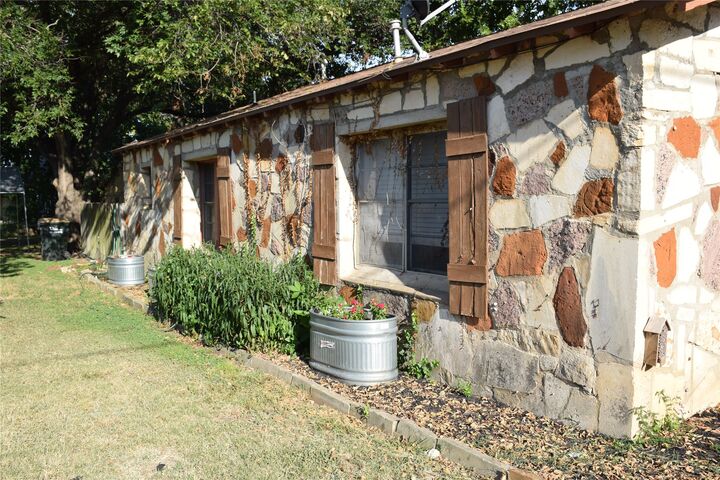 Property Photo: 1601 Pine Street TX 78626