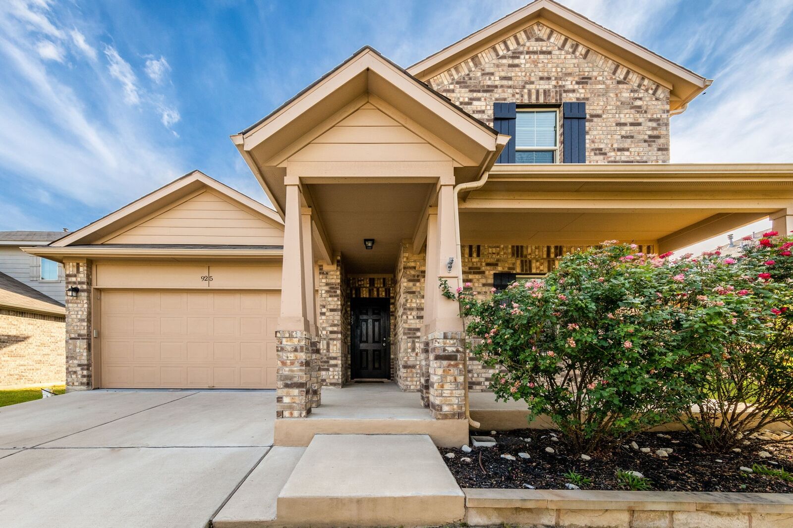 Property Photo:  925 Woodduck Trail  TX 78641 
