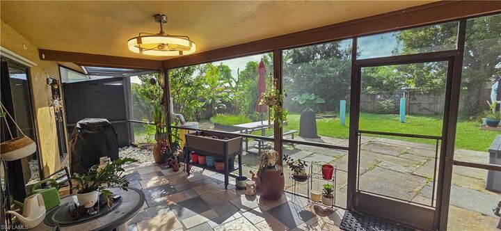 Property Photo: 2222 SE 15th St FL 33990