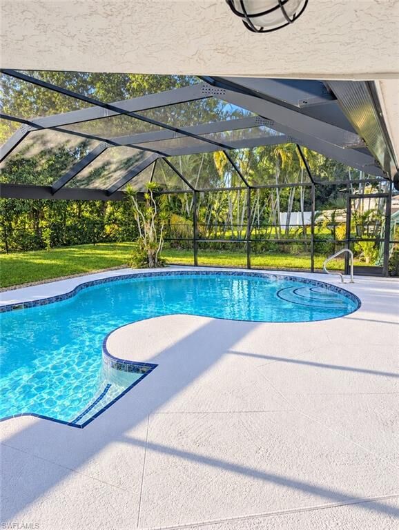 Property Photo:  1402 S Larkwood Sq  FL 33919 