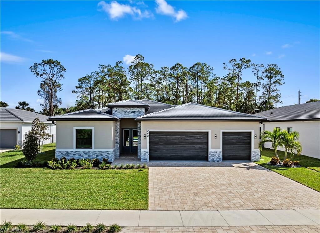 Property Photo: 240 Allamanda Way FL 34114