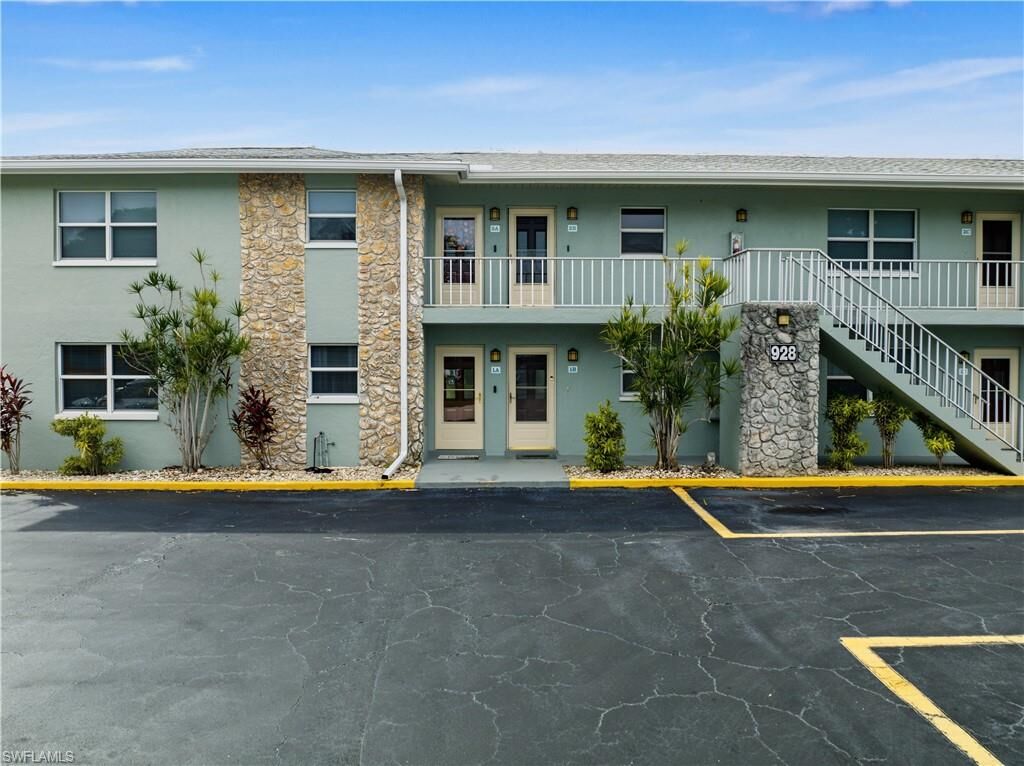 Property Photo:  928 SE 46th St 1A  FL 33904 