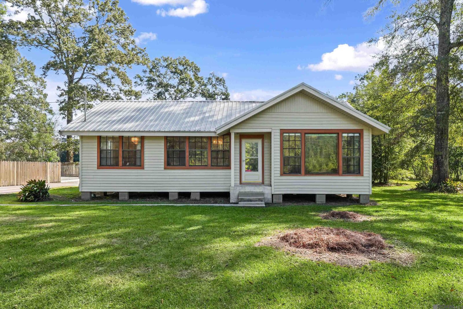 Property Photo: 13546 Brown Rd LA 70714