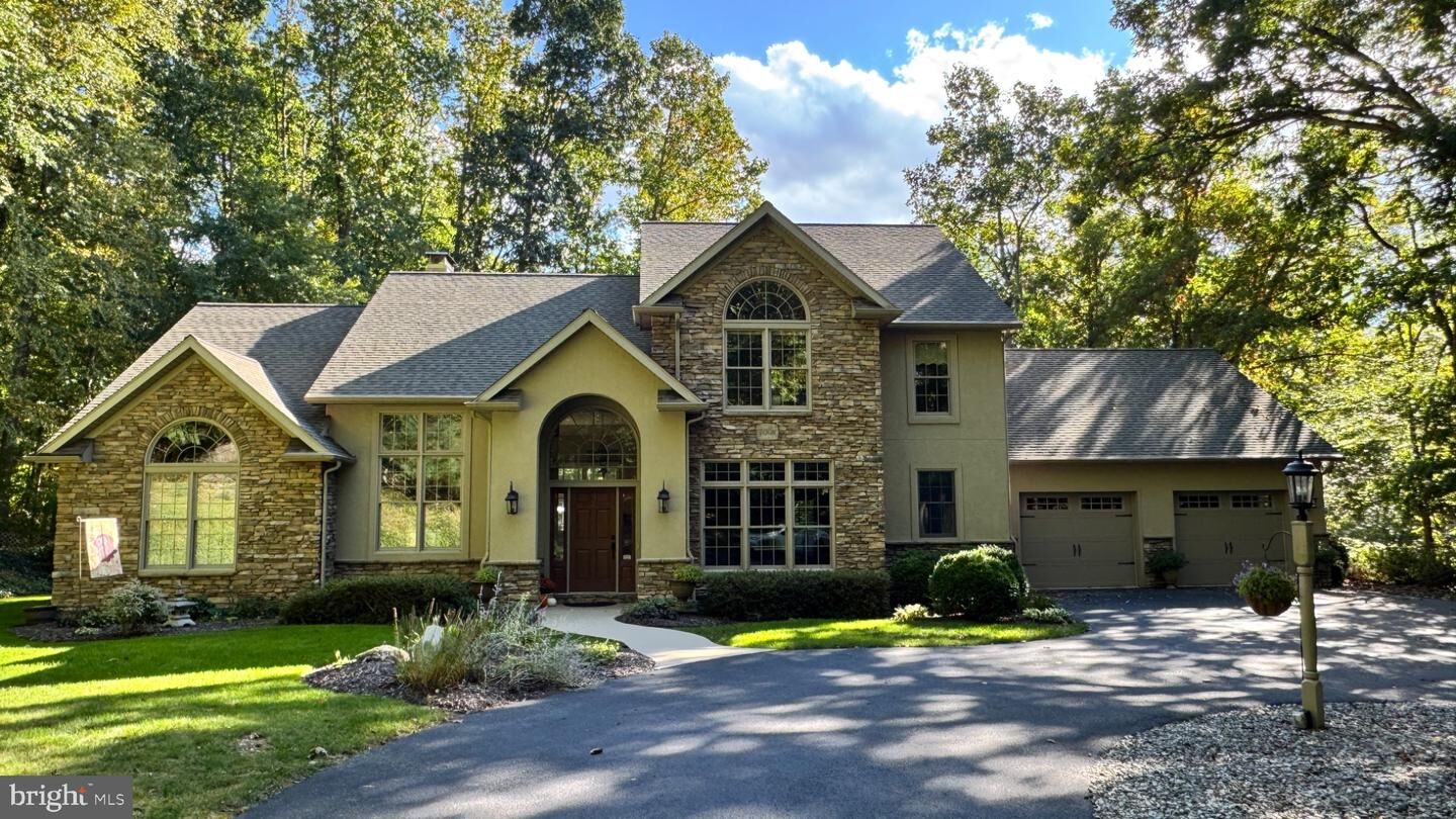 Property Photo:  102 Spring Hill Lane  PA 17042 