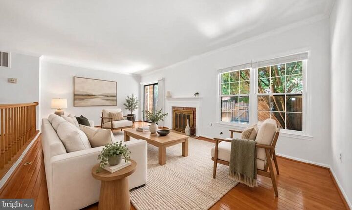 Property Photo:  4867 Carriagepark Road  VA 22032 