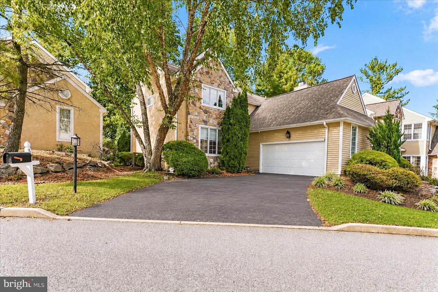 Property Photo:  53 Bridle Way  PA 19073 