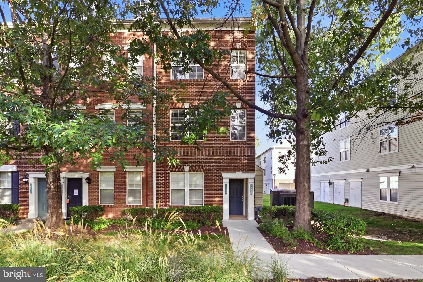 Property Photo:  42461 Rockrose Square  VA 20148 