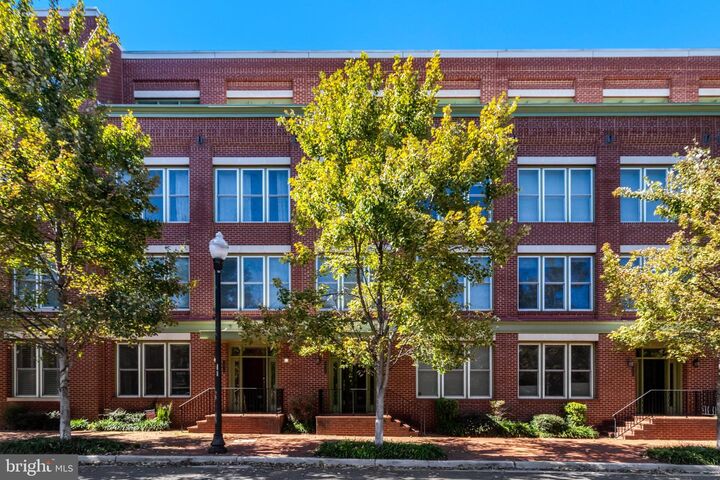 Property Photo:  1418 Main Line Boulevard 102  VA 22301 