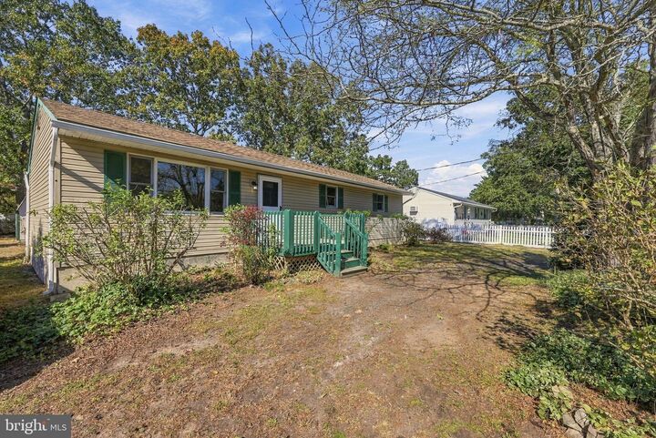 Property Photo:  13 Winnebago Trail  NJ 08015 