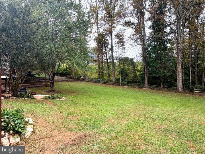 Property Photo: 6400 Cotswold Way VA 20137