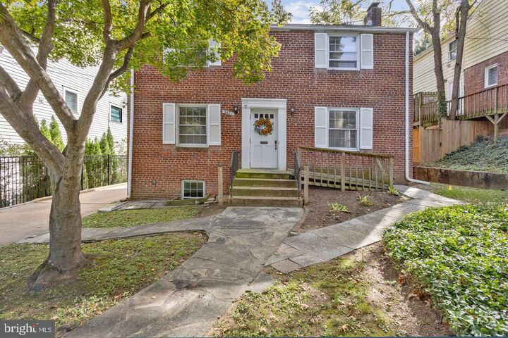 Property Photo:  2431 N Utah Street  VA 22207 