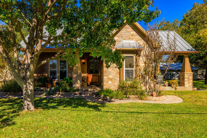 Property Photo: 806 Highway St TX 78624