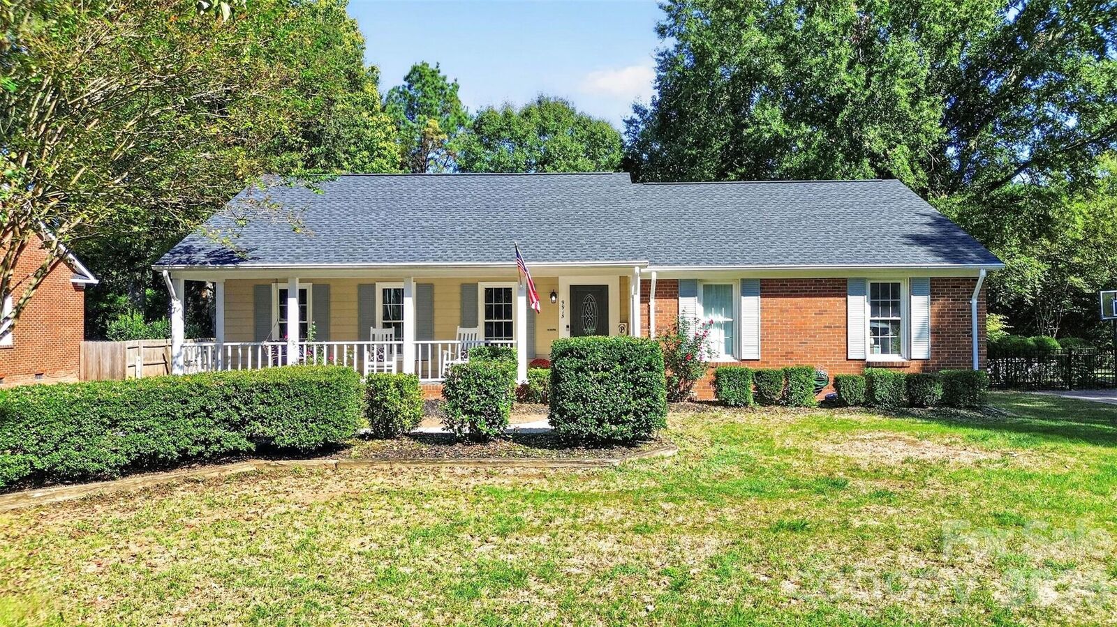 Property Photo: 9915 Ridgemore Drive NC 28277