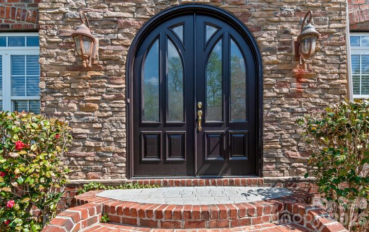 Property Photo: 1391 Somerset Cove Drive NC 27103