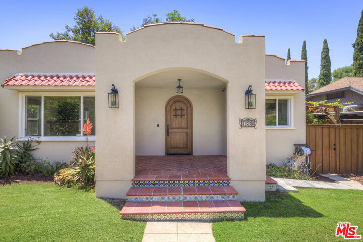 Property Photo:  1330 Las Flores Dr  CA 90041 