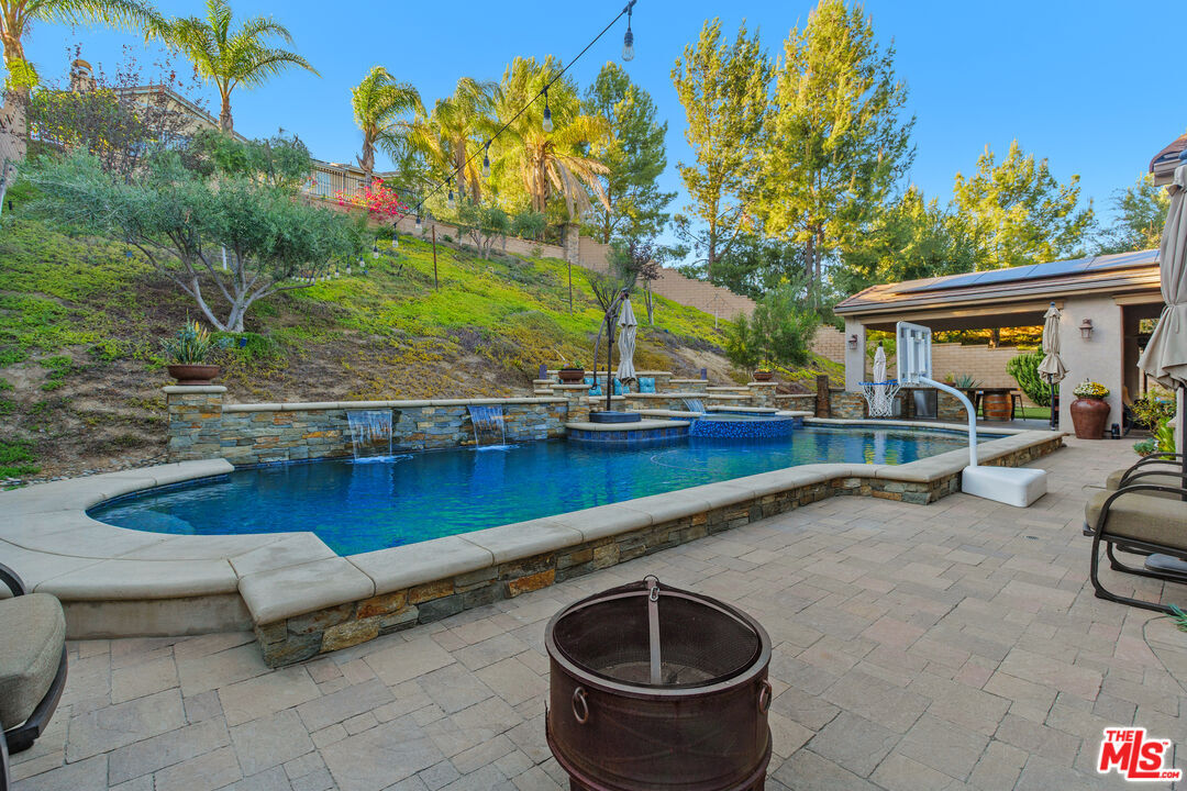 Property Photo: 22359 Foxhall Dr CA 92883