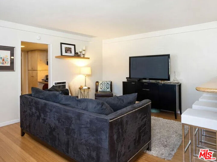 Property Photo: 404 San Vicente Blvd, Unit 28 CA 90402