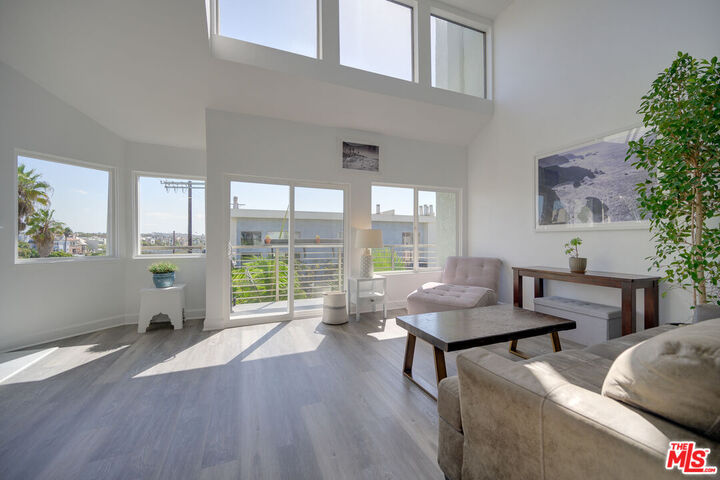 Property Photo:  27 Ironsides St, Unit D  CA 90292 