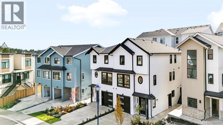 Property Photo:  821 Blackbird Place  BC V9B 6T6 