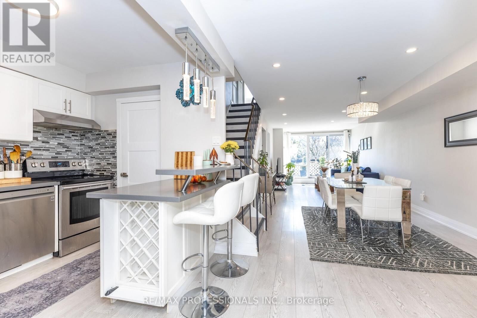 Property Photo: 2 Valhalla Inn Road 339 ON M9B 6C3