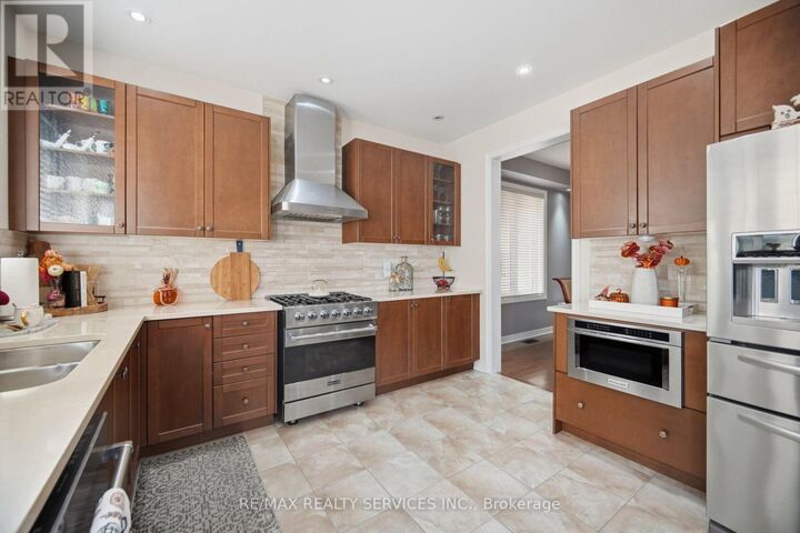 Property Photo: 54 Wishing Well Crescent ON L7C 3R2
