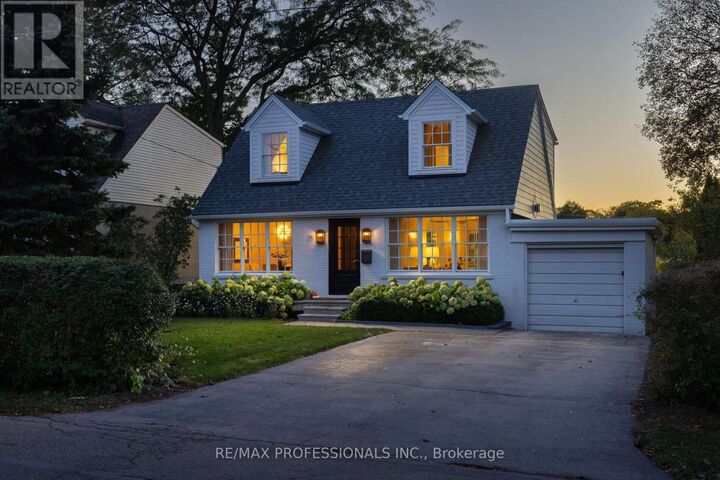 Property Photo:  8 Glenn Murray Drive  ON M8Y 3H3 