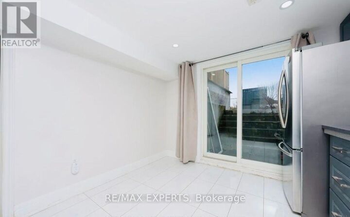 Property Photo:  465 Fergo Avenue Lower  ON L5B 2J2 