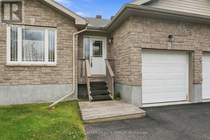 Property Photo:  12 Red Oak Drive  ON K0G 1J0 