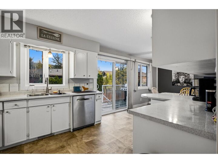Property Photo:  220 Cornwall Crescent  BC V2G 4H1 