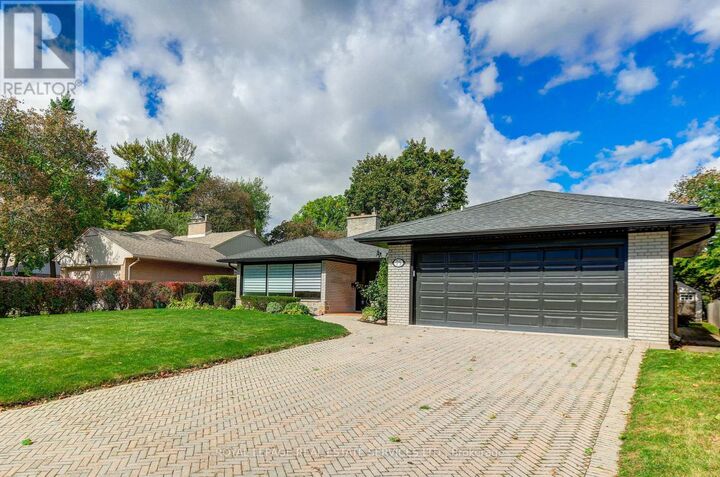 Property Photo:  75 Ravensbourne Crescent  ON M9A 2B1 