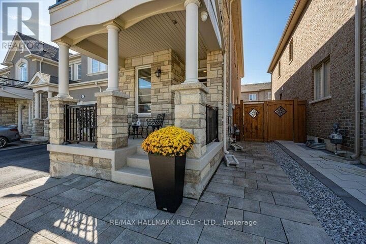 Property Photo:  29 Ness Drive  ON L4S 0J8 