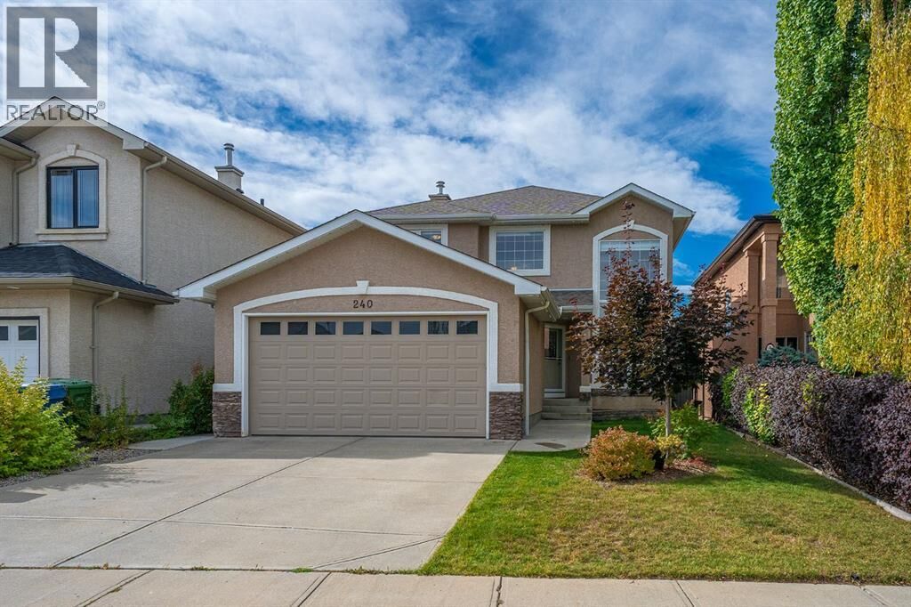 Property Photo:  240 Everglade Circle Southwest  AB T2Y 4N5 