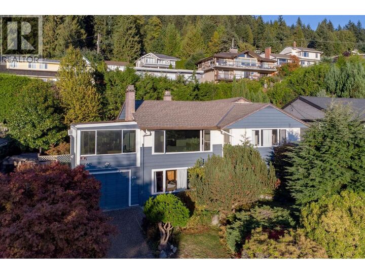 Property Photo: 674 Blueridge Avenue BC V7R 2J3