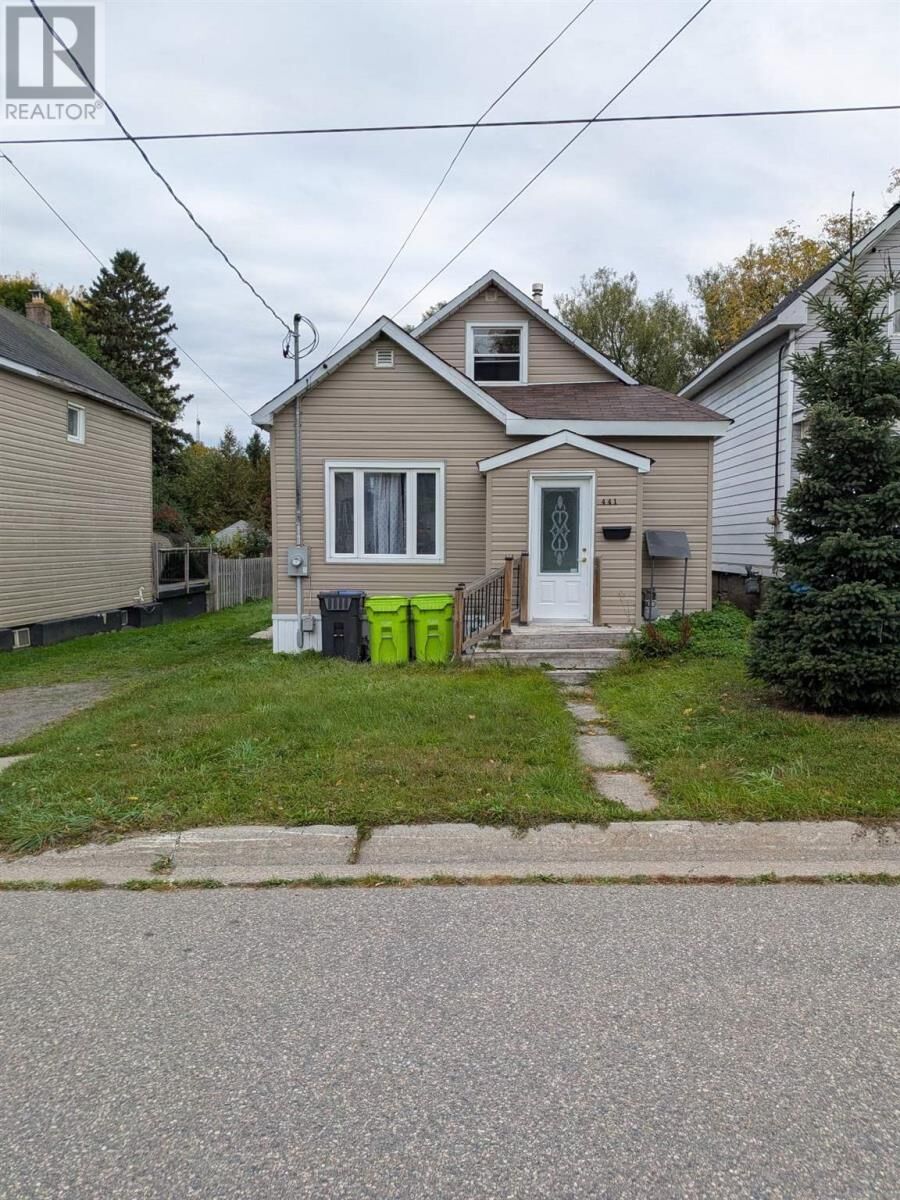 Property Photo:  441 Charles St  ON P6C 3L4 