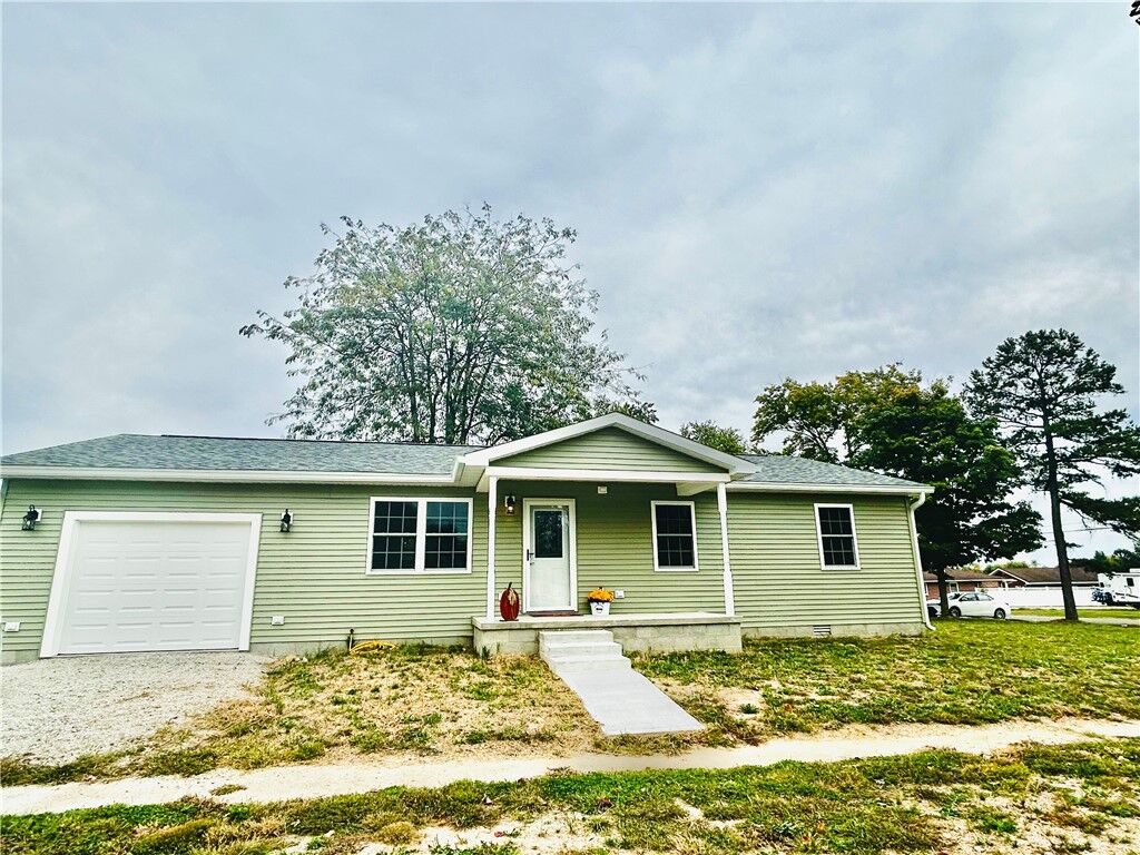 Property Photo:  314 S 10th Street  IL 62441 