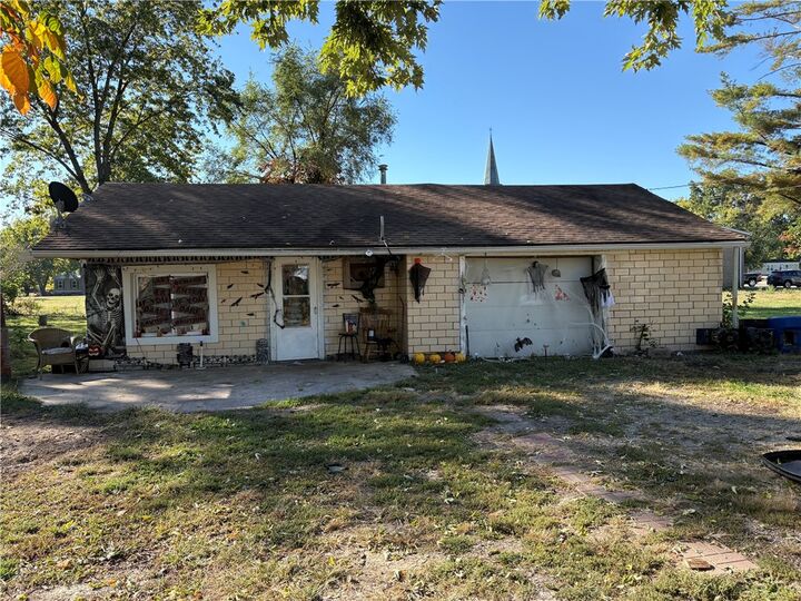 Property Photo: 207 W North Street IL 62461