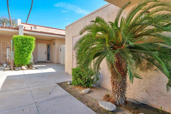 Property Photo:  80076 Palm Circle Drive  CA 92253 