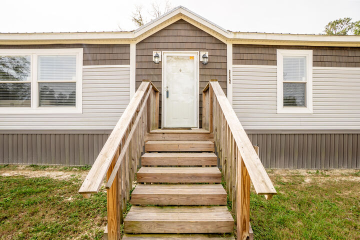 Property Photo:  115 W Orange Blossom Avenue  FL 32433 