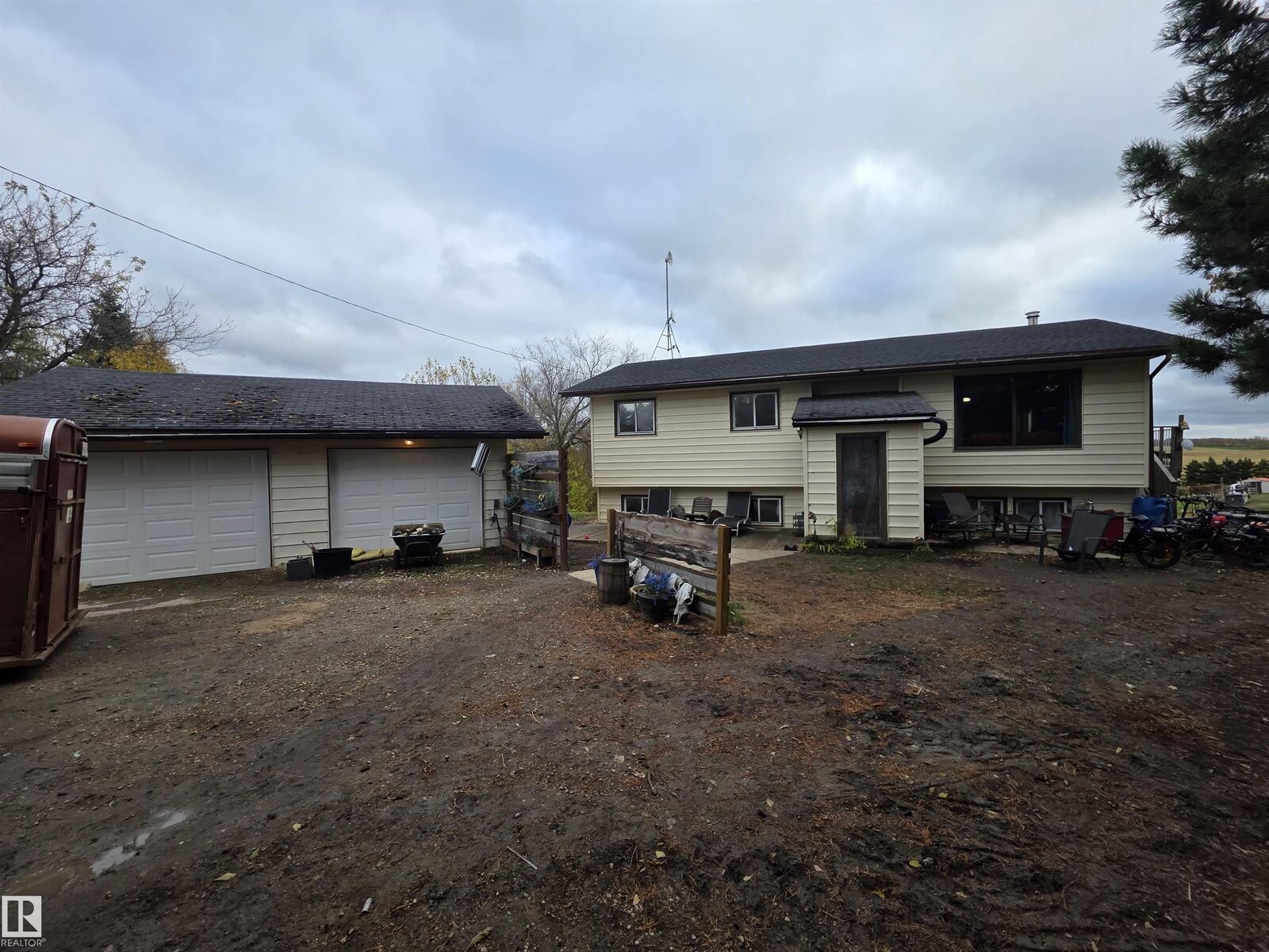 Property Photo: 53111 Rge Road 22 28 AB T7Y 2J4
