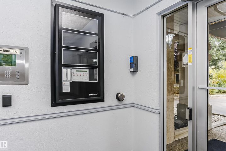 Property Photo: 10511 42 Avenue NW 124 AB T6J 7G8
