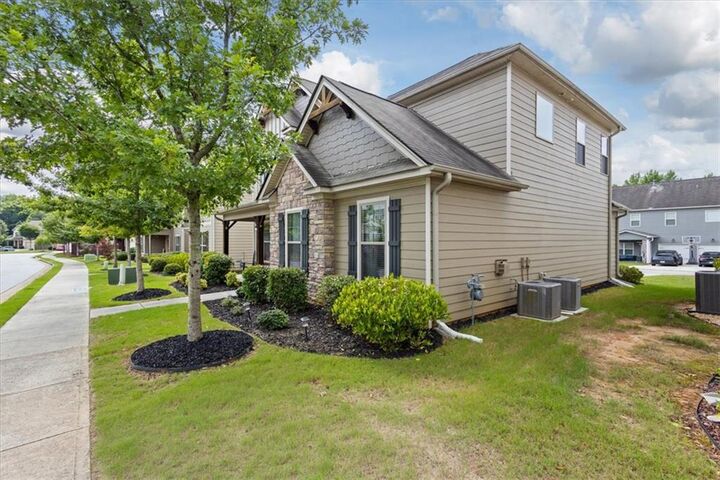 Property Photo: 4009 Glendianne Way GA 30127