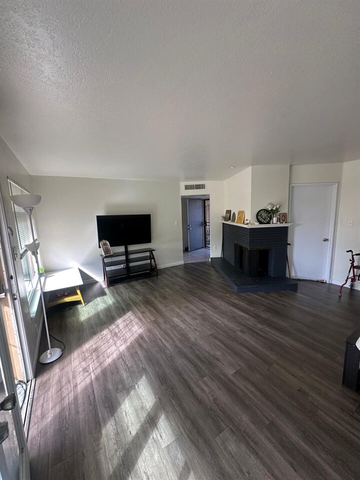 Property Photo: 507 E San Jose CA 93710