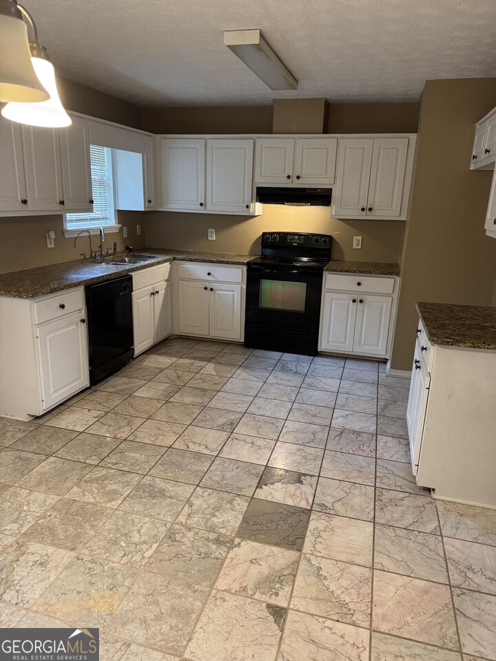 Property Photo:  15 River North Court  GA 30016 